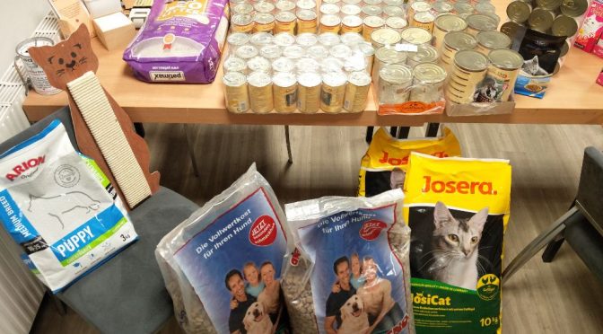 Futterspenden vom Tierschutz-Shop